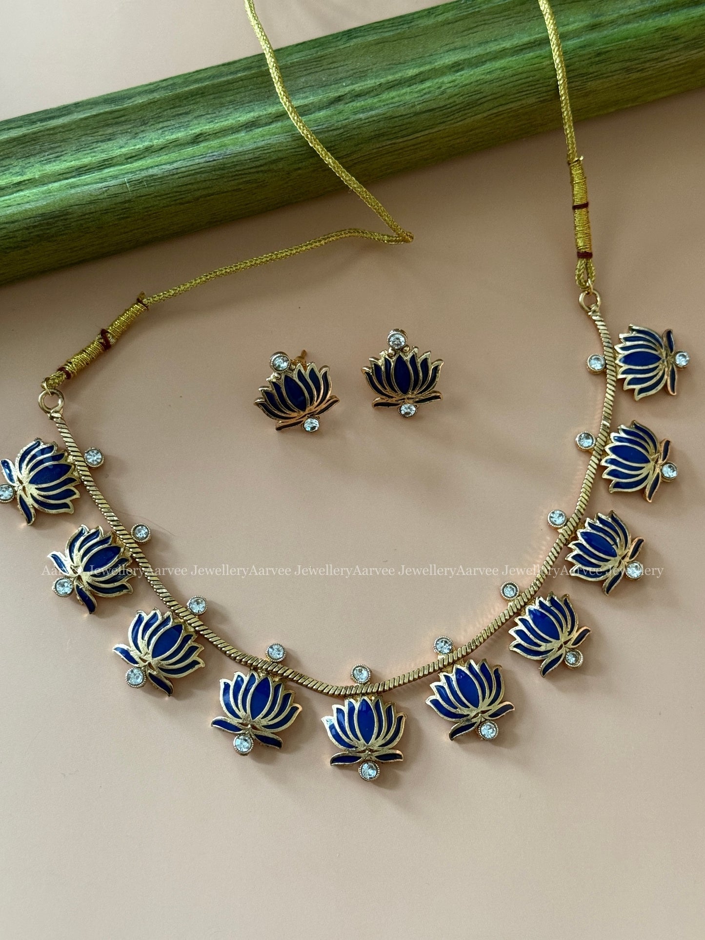 GOLD CHAIN BLUE LOTUS NECKLACE SET - PREMIUM