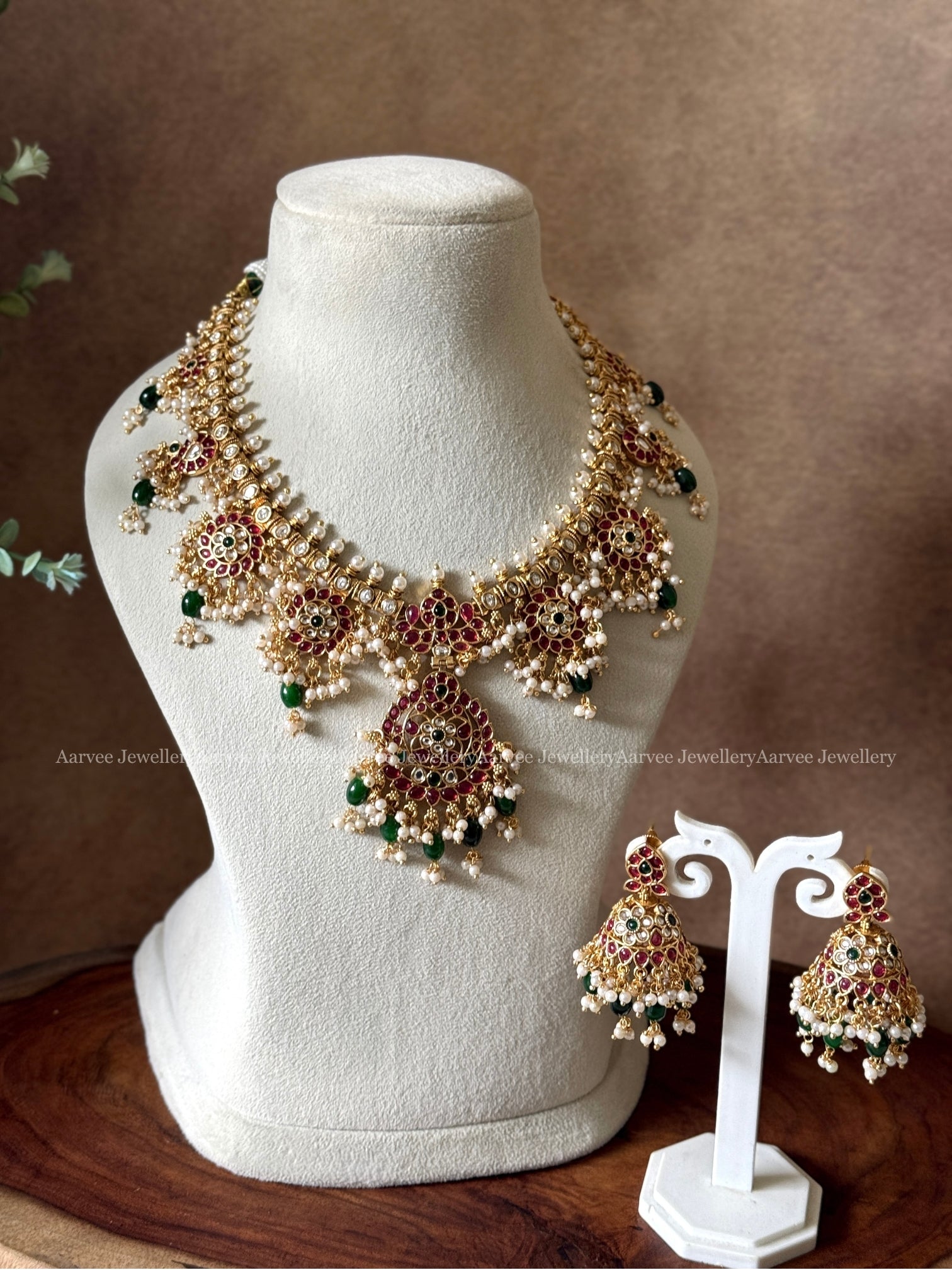 KEMP RUBY / GREEN STONE GUTTA PUSALU NECKLACE SET WITH PEARLS