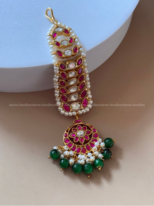 JADAU KUNDAN MANGTIKKA WITH PINK STONES & GREEN BEADS