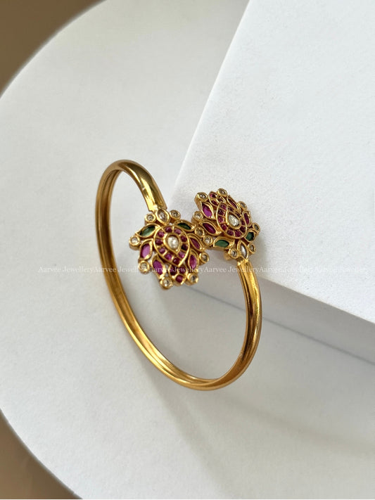 GOLD TONE LOTUS DESIGN BRACELET
