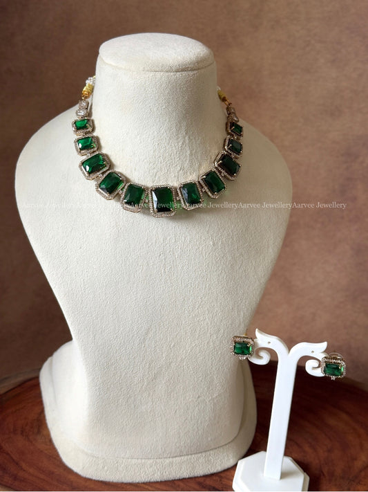 SQUARE CUT GREEN STONE VICTORIAN NECKLACE SET