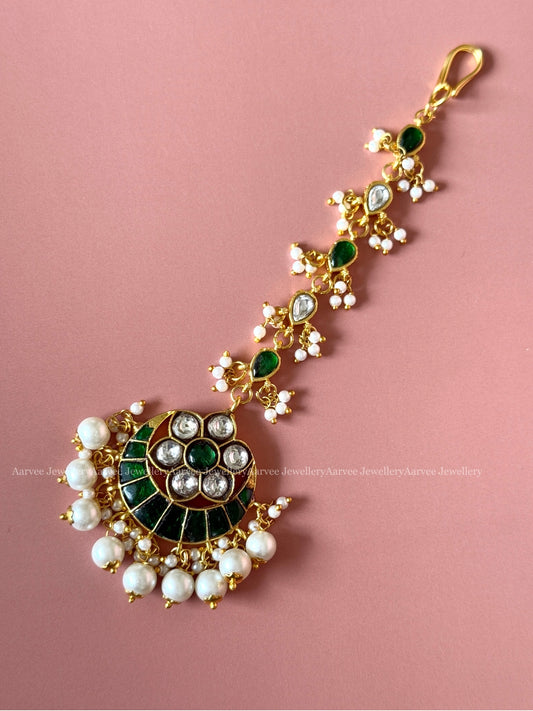 JADAU KUNDAN HALF MOON DESIGN TIKKA WITH GREEN /  WHITE STONES WITH PEARLS