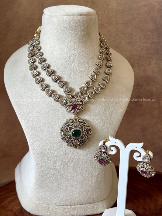 VICTORIAN TWO LAYER NECKLACE SET WITH GREEN/RUBY STONES