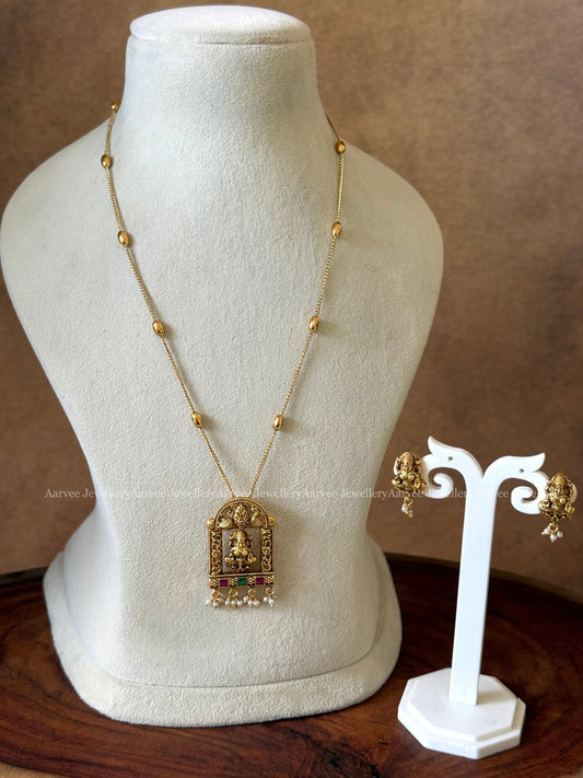 ANTIQUE GOLD CHAIN SET WITH LAKSHMI PENDANT IN PEARL BEADS