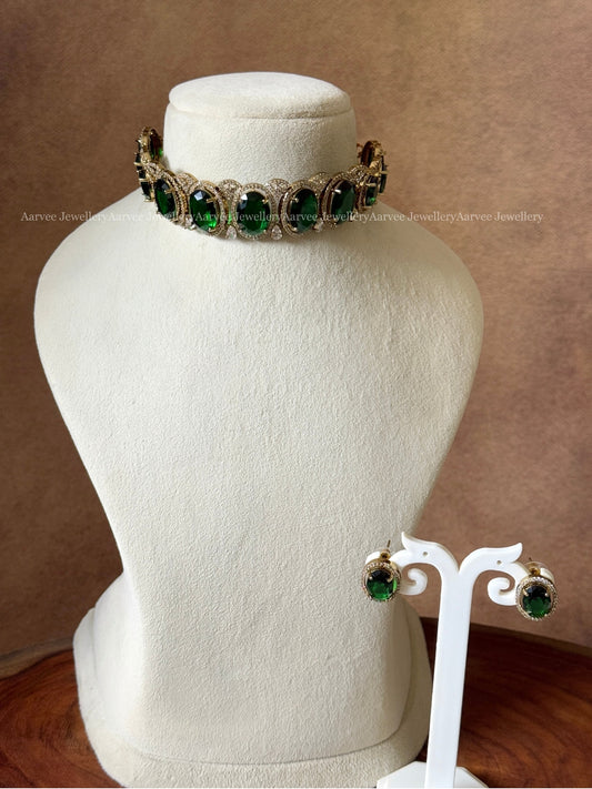ROUND CUT GREEN STONE VICTORIAN HIGHNECK CHOKER SET