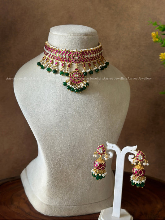 JADAU KUNDAN ADITI INSPIRED CHOKER SET WITH RUBY STONES & GREEN BEADS