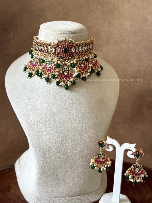 PREMIUM KEMP WHITE/ RUBY/GREEN STONES MULTI PENDANT CHOKER SET WITH GREEN BEADS
