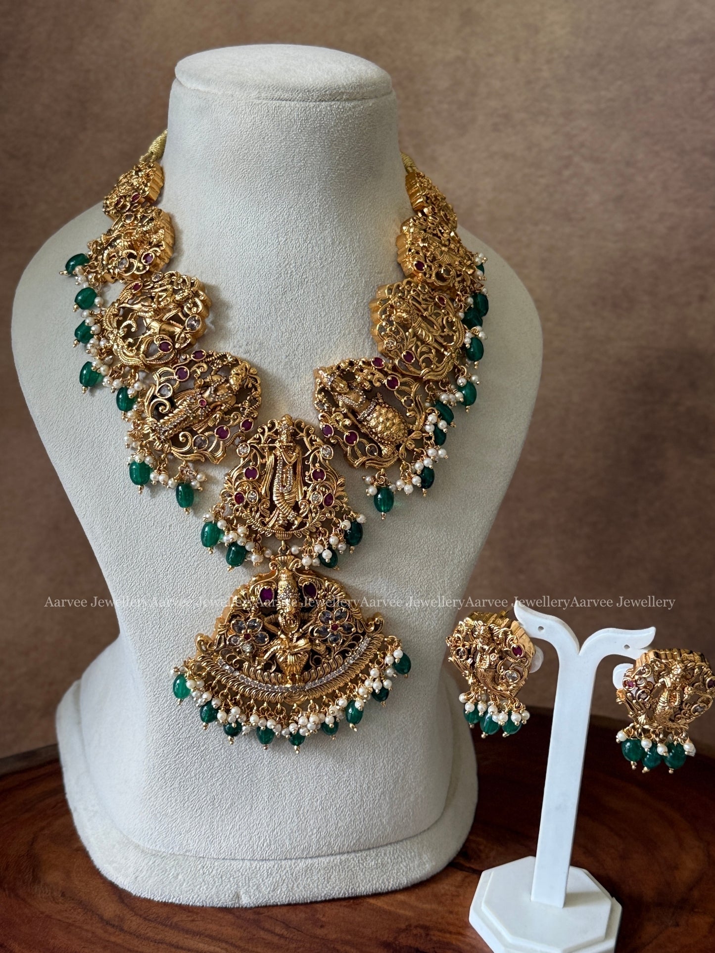THASAVADHARAM NECKLACE SET WITH GREEN BEADS