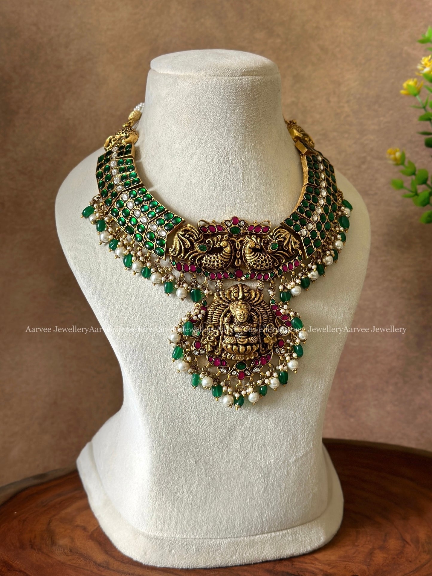 JADAU KUNDAN GREEN STONE KANTI NECKLACE WITH ANNAM & LAXMI MOTIF AND GREEN BEADS