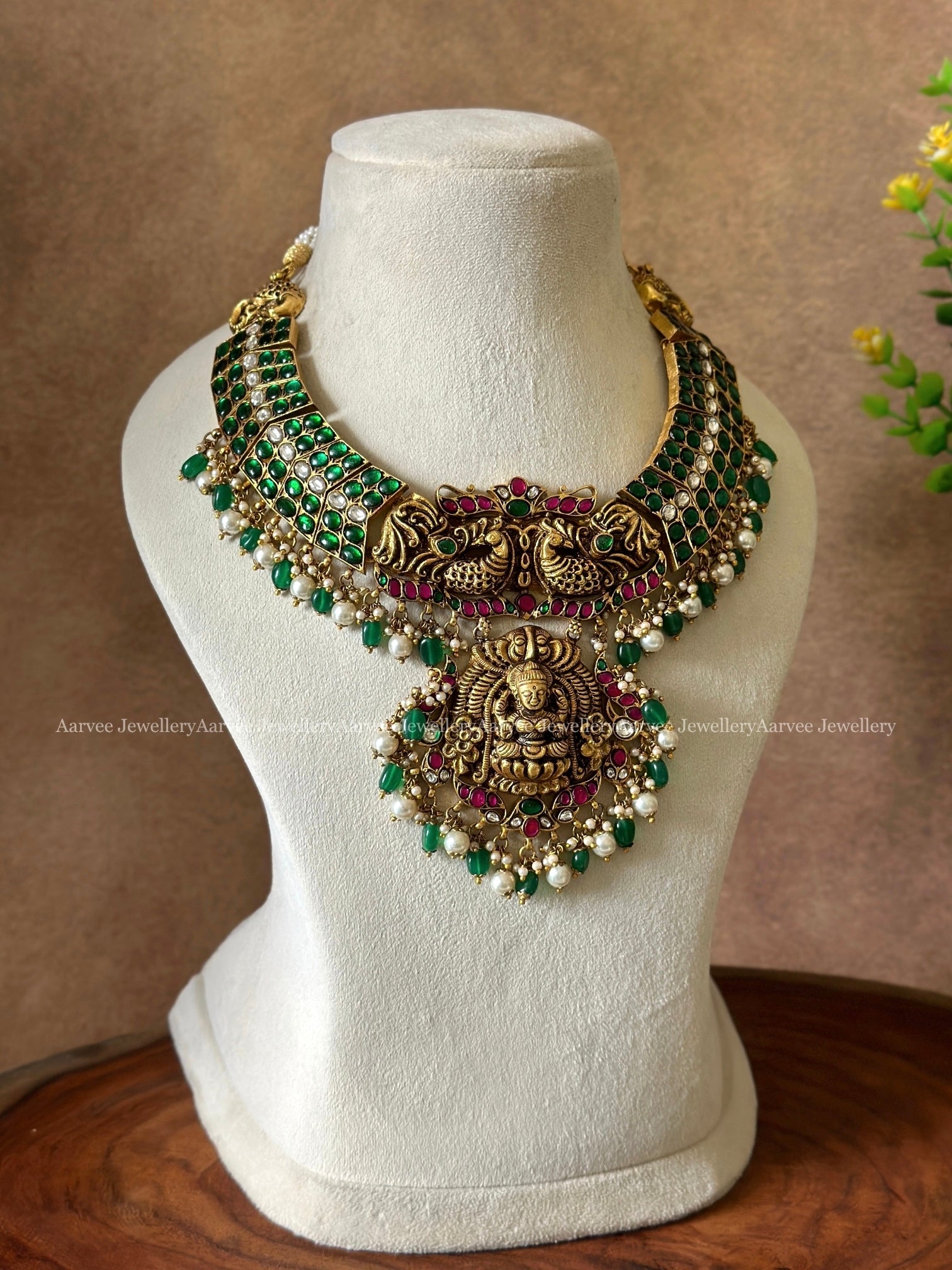 JADAU KUNDAN GREEN STONE KANTI NECKLACE WITH ANNAM & LAXMI MOTIF AND GREEN BEADS