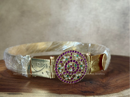 JADAU KUNDAN PLAIN WAIST BELT WITH MULTI COLOR PEACOCK PENDANT