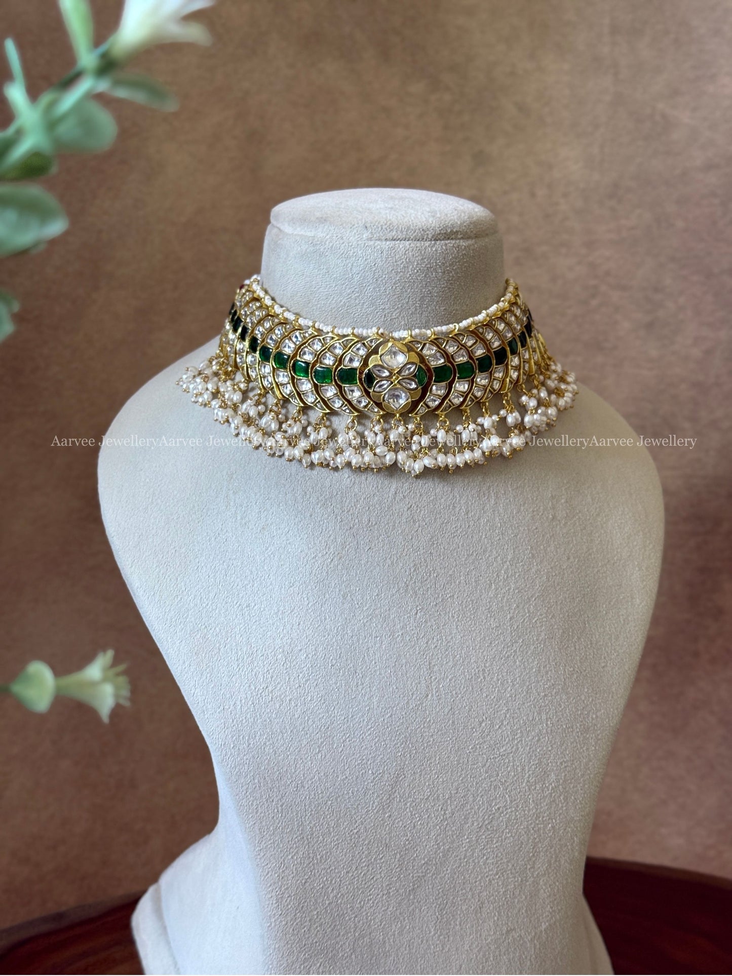 JADAU KUNDAN CHOKER WITH WHITE & GREEN STONES AND RICE PEARLS