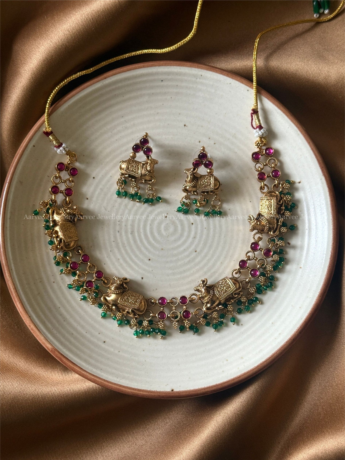 GOLD TONE NANDI NECKLACE SET WITH RUBY STONE & GREEN BEADS