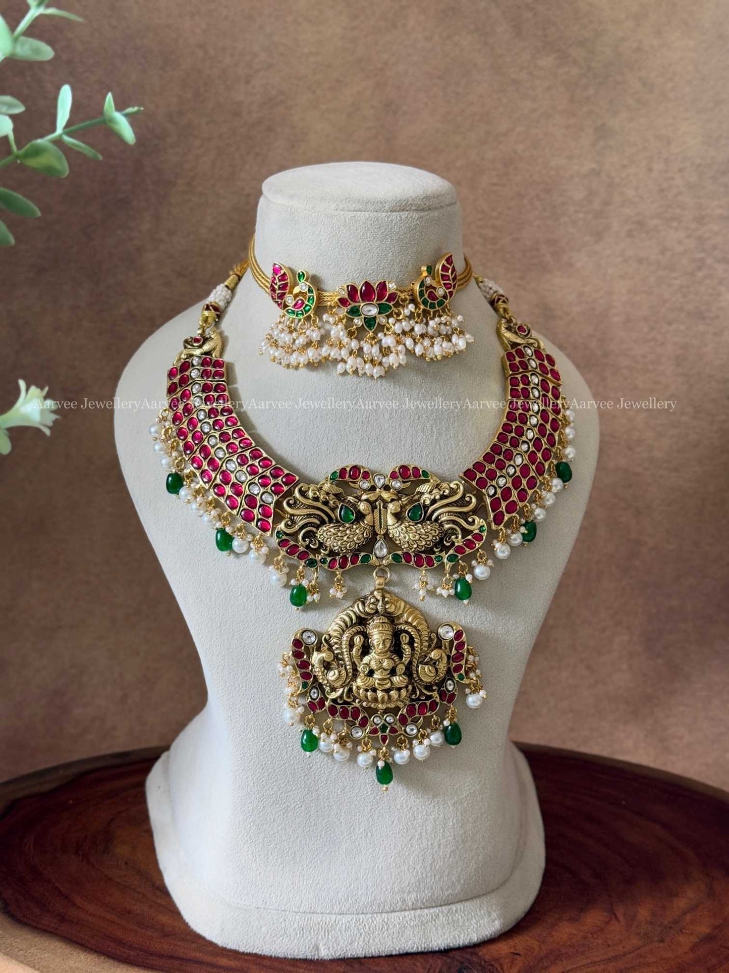 JADAU KUNDAN LOTUS ANNAM CHOKER WITH RUBY STONES KANTI NECKLACE WITH GREEN BEADS