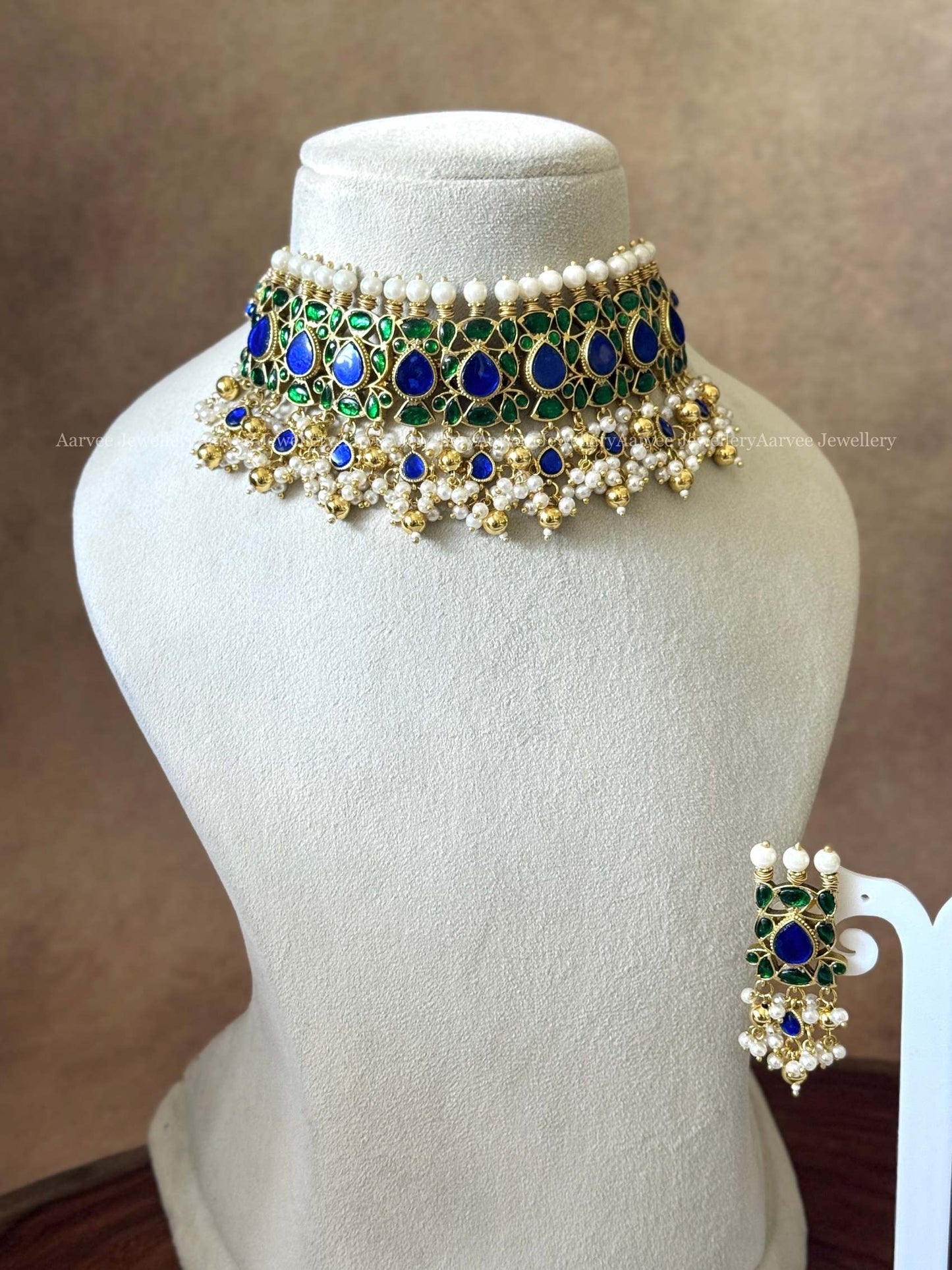 JADAU KUNDAN BLUE / GREEN STONES CHOKER SET WITH GOLD AND PEARL BEADS
