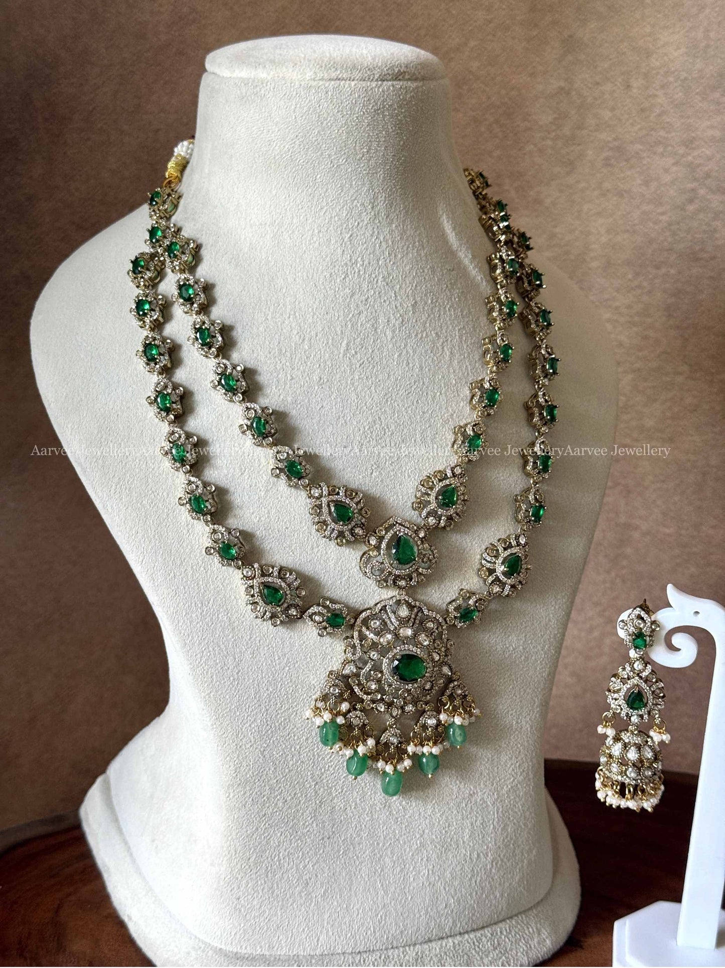 VICTORIAN GREEN STONE TWO LAYER NECKLACE SET WITH PASTEL BEADS