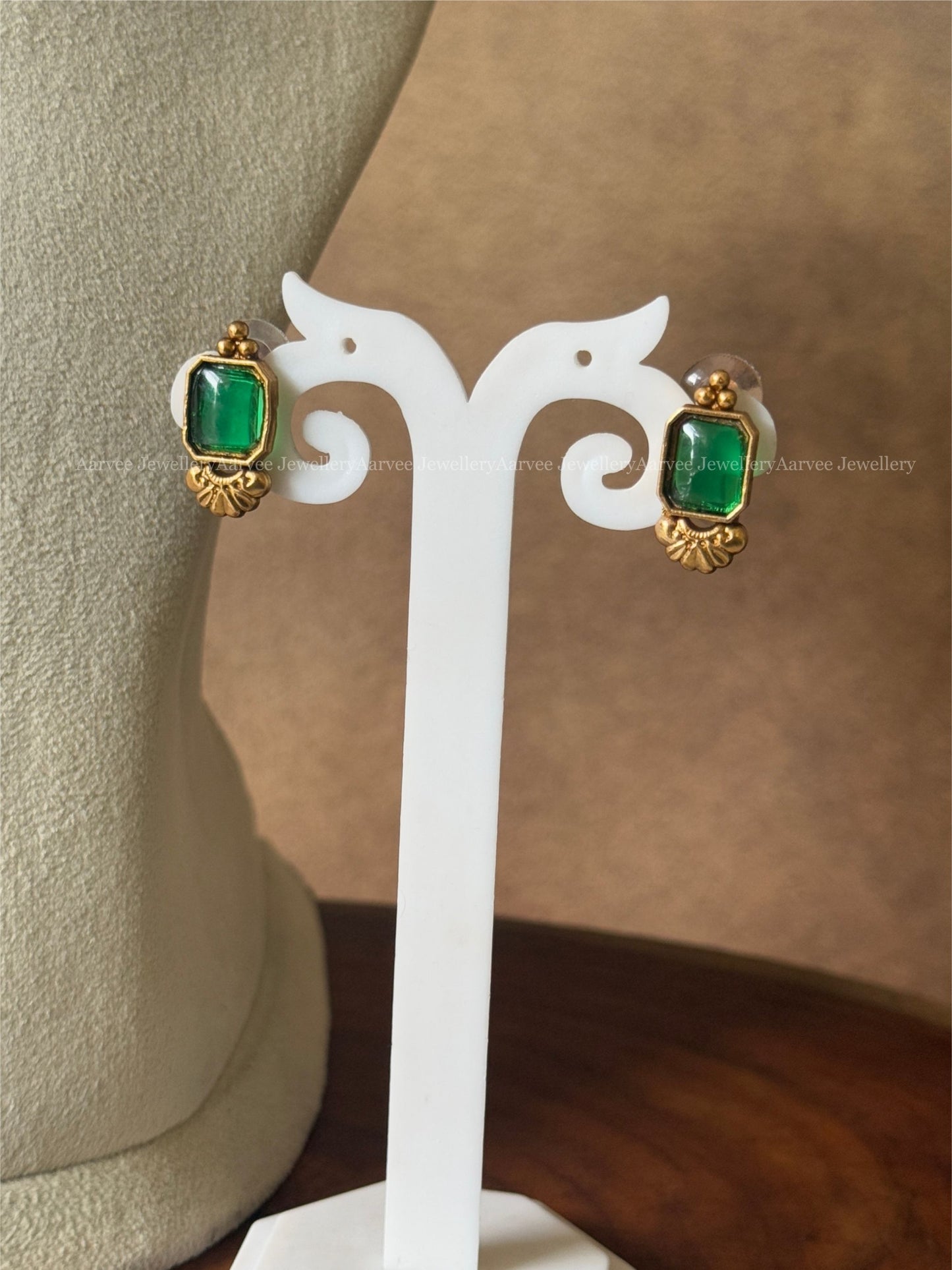 ANTIQUE GOLD KERALA STYLE MULLA MOTTU NECKLACE SET WITH GREEN STONE