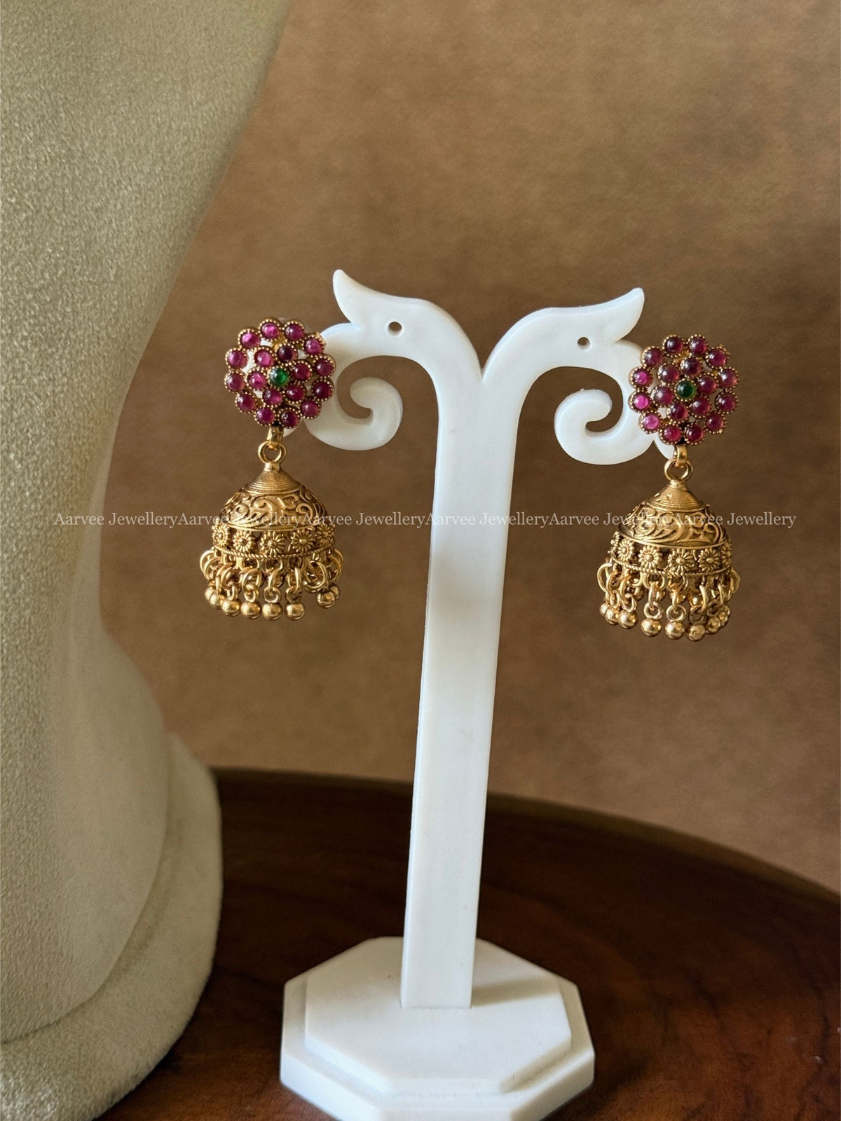 GOLD TONE KEMP ELEPHANT MOTIF FRONT SCREW NECKLACE SET