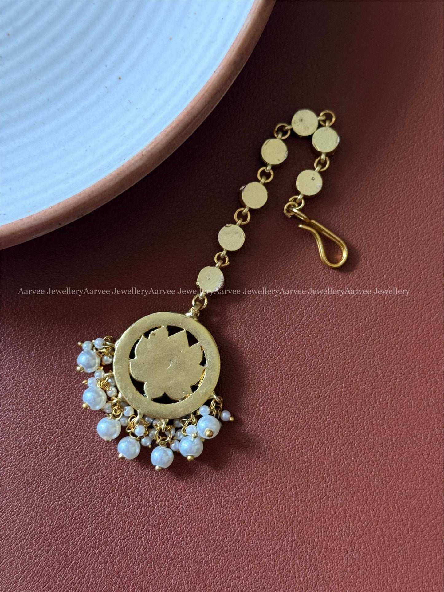 JADAU KUNDAN MULTI COLOR TIKKA WITH PEARL BEADS