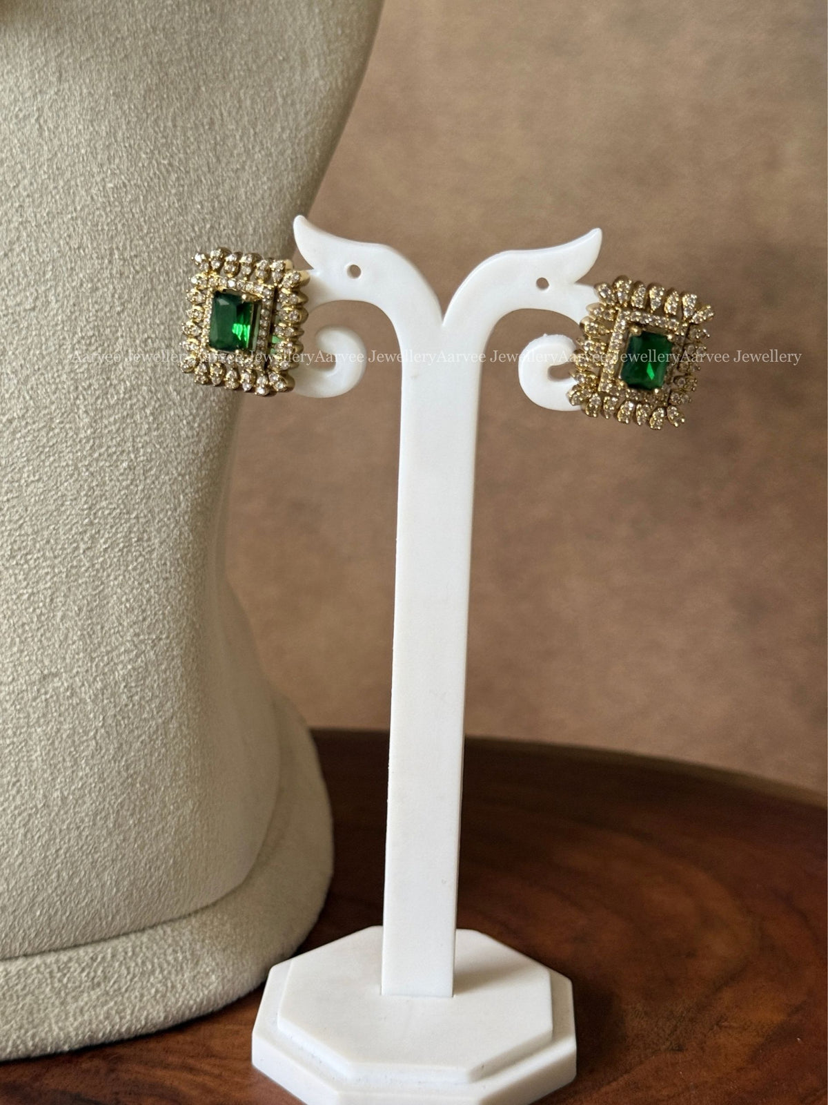 GOLD TONE KANTI NECKLACE SET WITH GREEN STONE CZ PENDANT