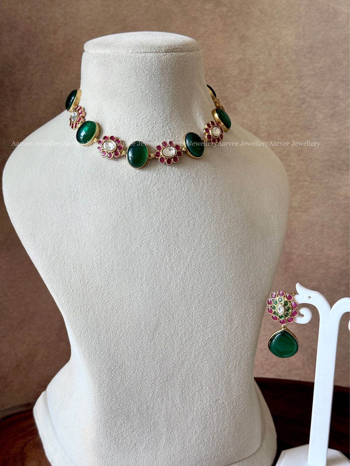 PREMIUM GREEN STONE FLORAL NECKLACE SET