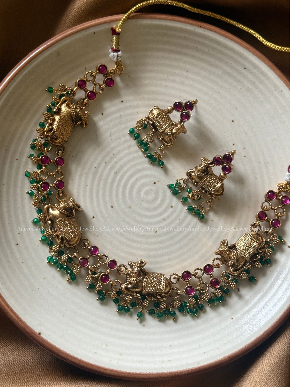 GOLD TONE NANDI NECKLACE SET WITH RUBY STONE & GREEN BEADS