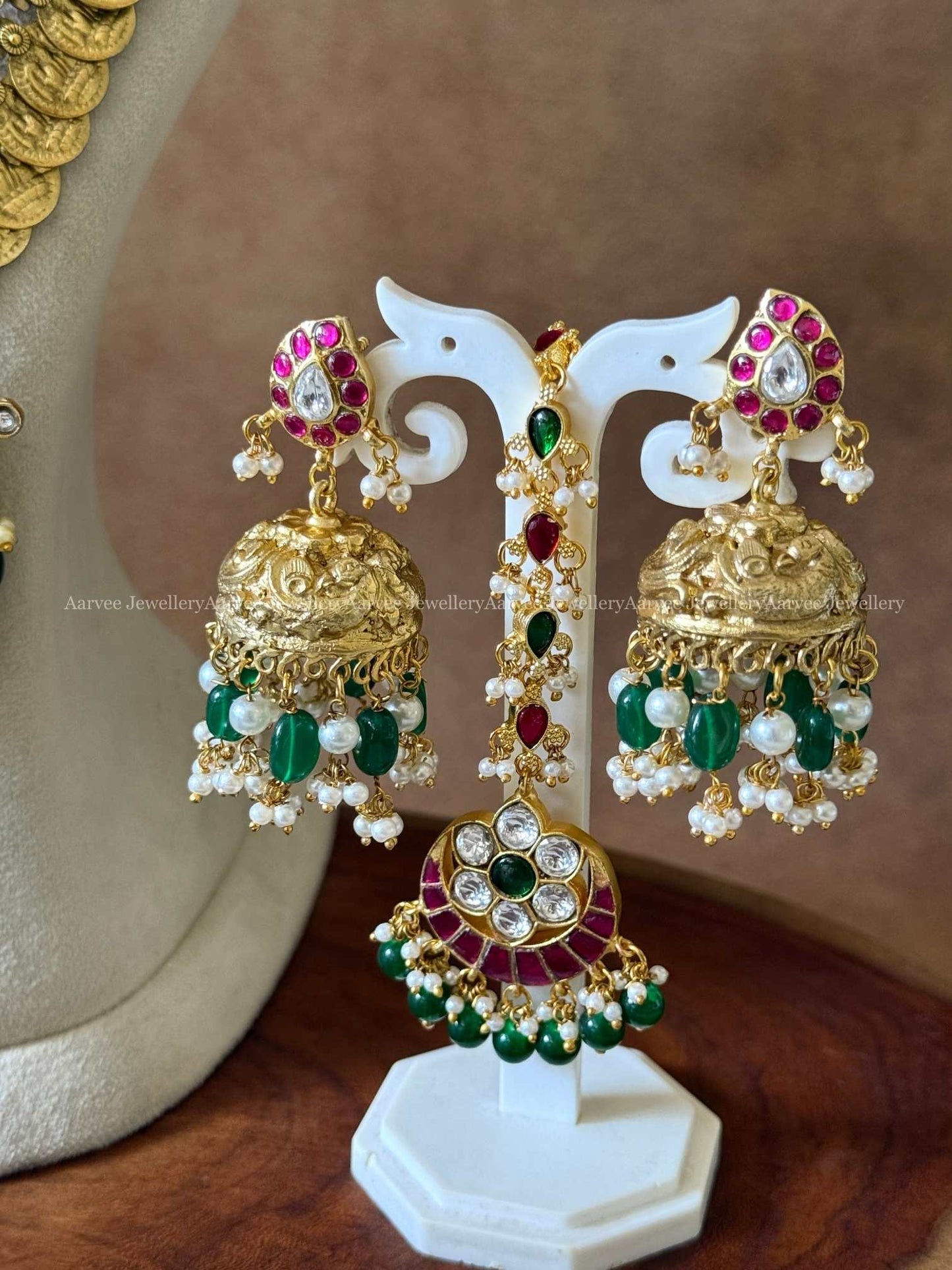AN EXCLUSIVE JADAU KUNDAN BRIDAL JEWELLERY WITH COIN DESIGN AND GREEN BEADS