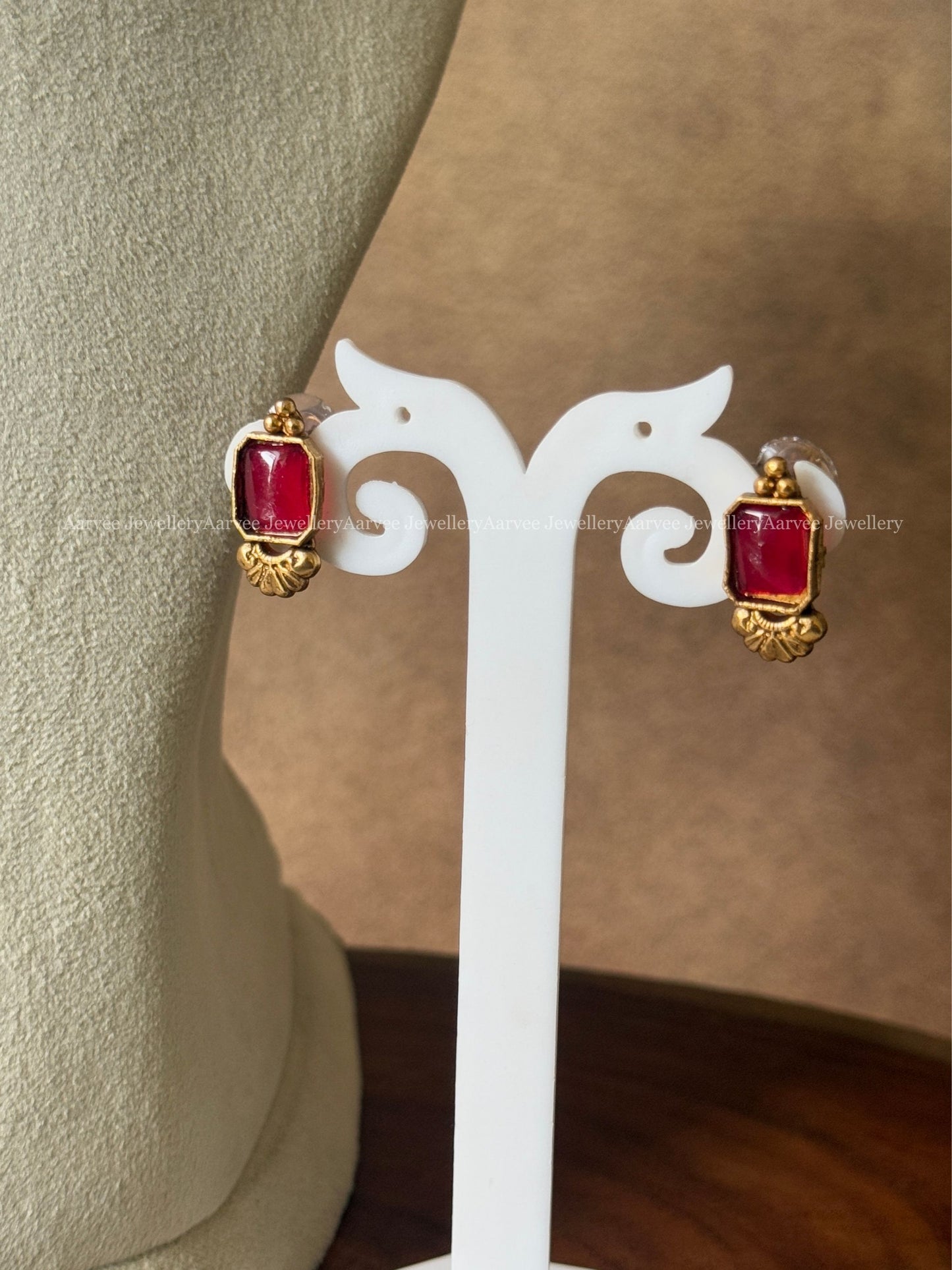 ANTIQUE GOLD KERALA STYLE MULLA MOTTU NECKLACE SET WITH GREEN/ RED STONES