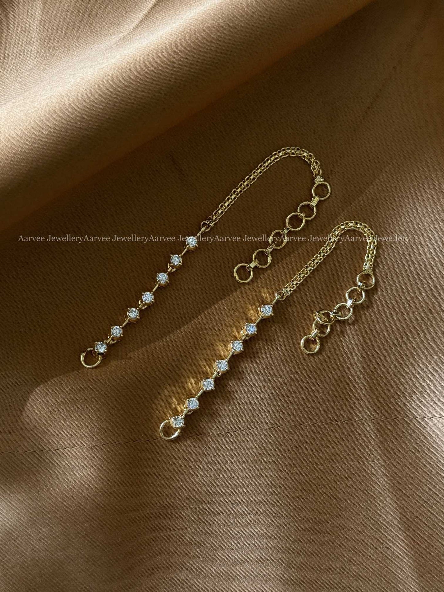 WHITE STONE EAR CHAIN