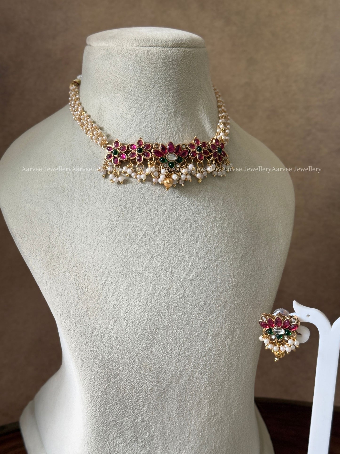 PEARL CHOKER SET WITH LOTUS PENDANT