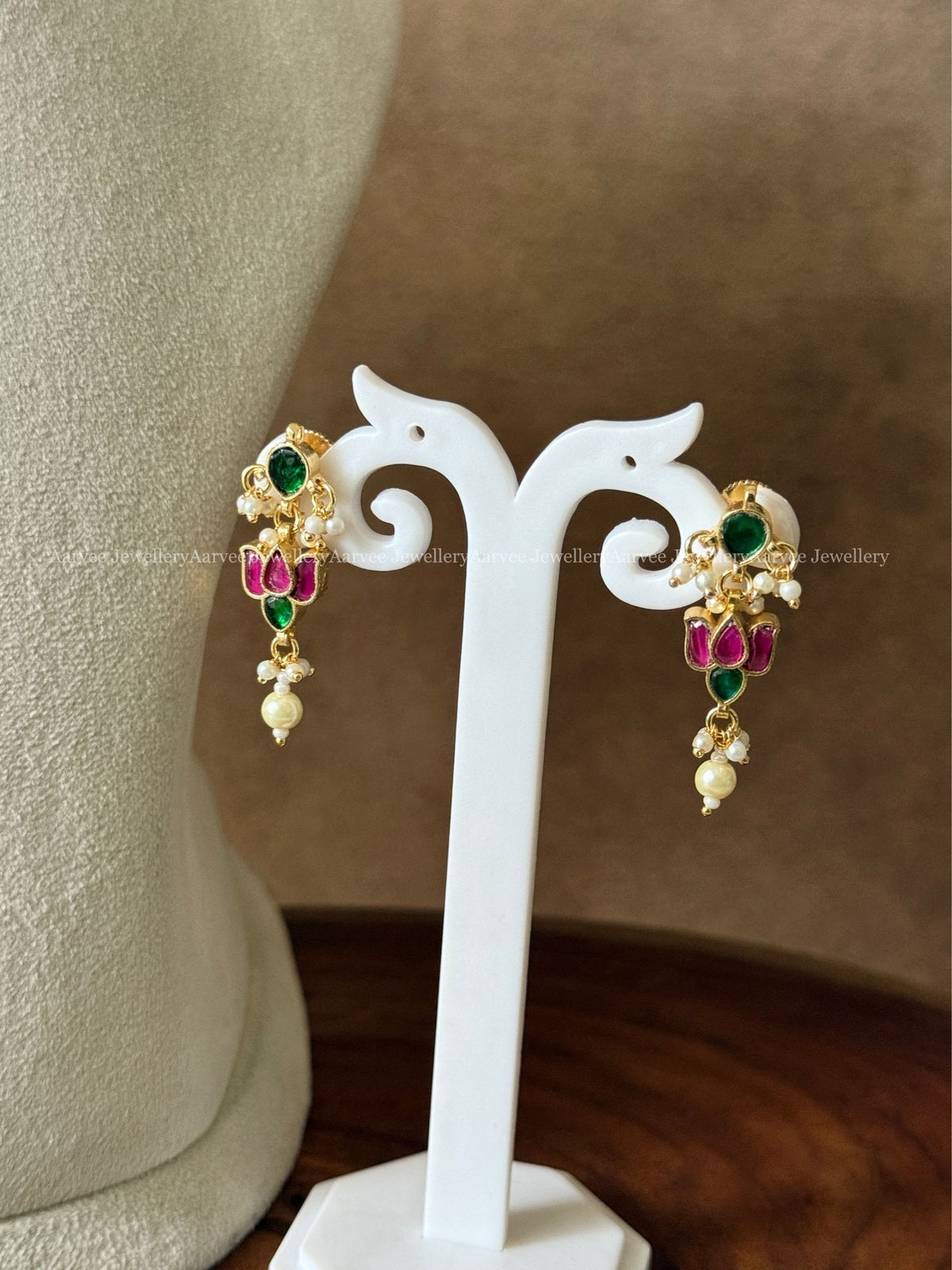 POLKI KUNDAN MULTI COLOR CHAND AND LOTUS DESIGN PEARL CHOKER SET