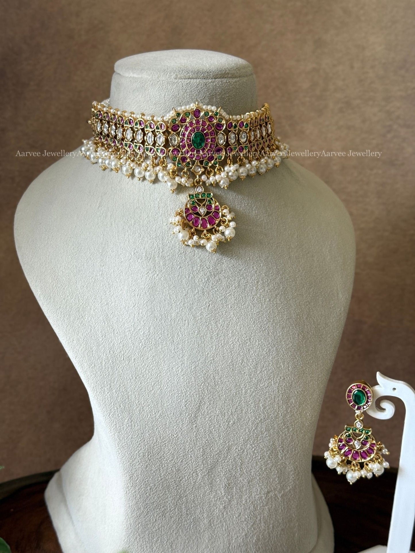 PREMIUM KEMP PINK/GREEN STONES SINGLE PENDANT CHOKER SET WITH PEARLS