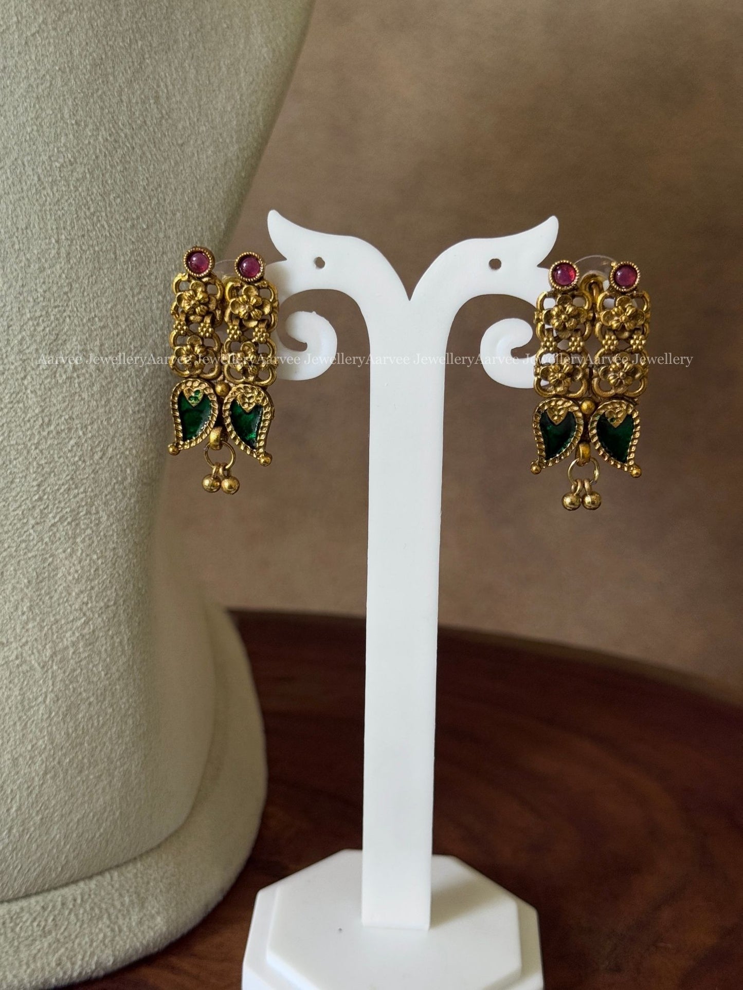 TWO LAYER NECKLACE SET WITH COIN AND GREEN STONE MANGO PENDANT