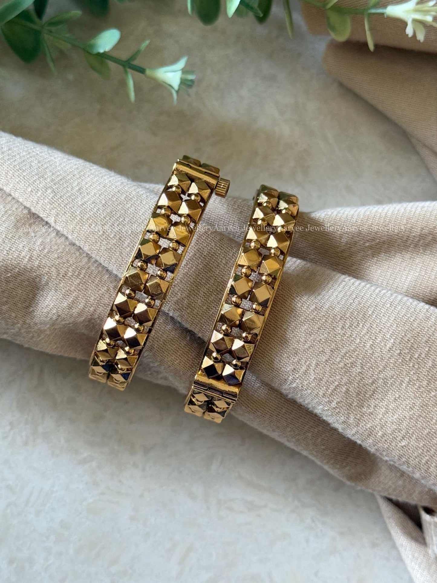 PREMIUM ANTIQUE GOLD BANGLES