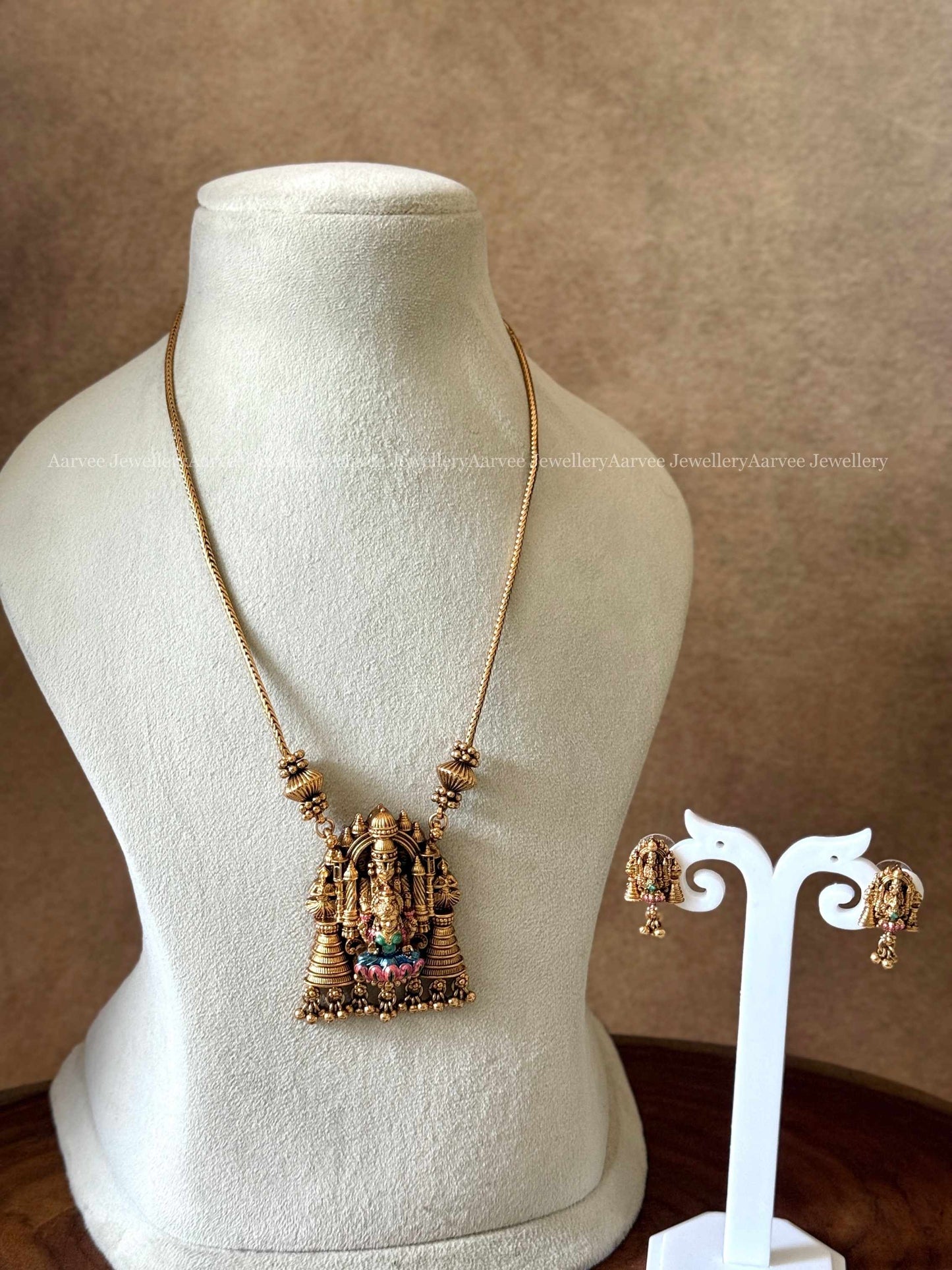 PLAIN MID LENGTH GOLD CHAIN WITH PERUMAL LAKSHMI PENDANT SET