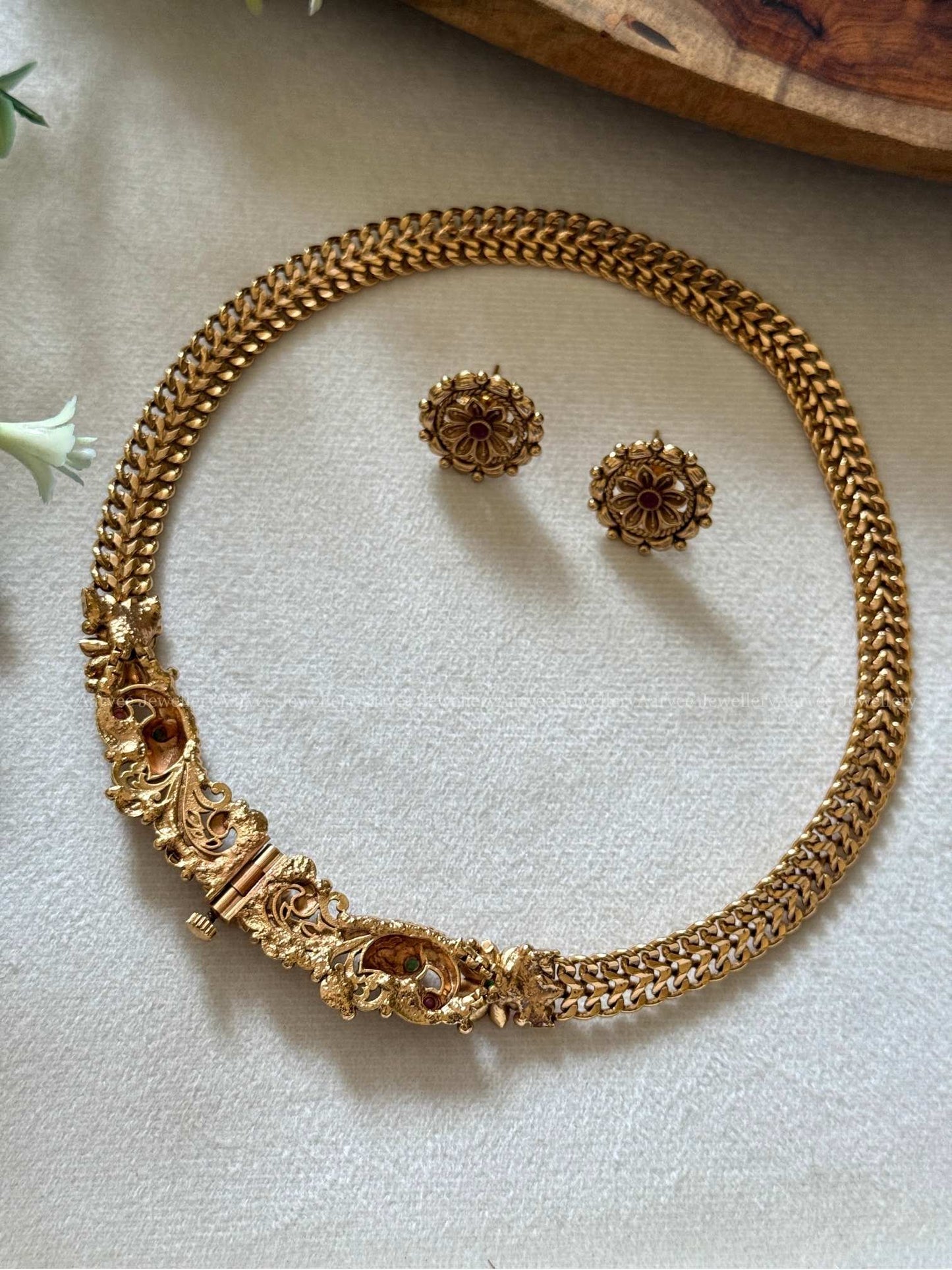 ELEGANT JALEBI STYLE NECKLACE SET WITH SCREW PENDANT