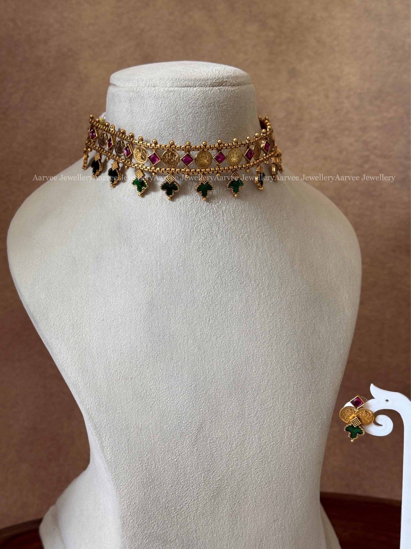 COIN CHOKER SET WITH RUBY / GREEN STONE