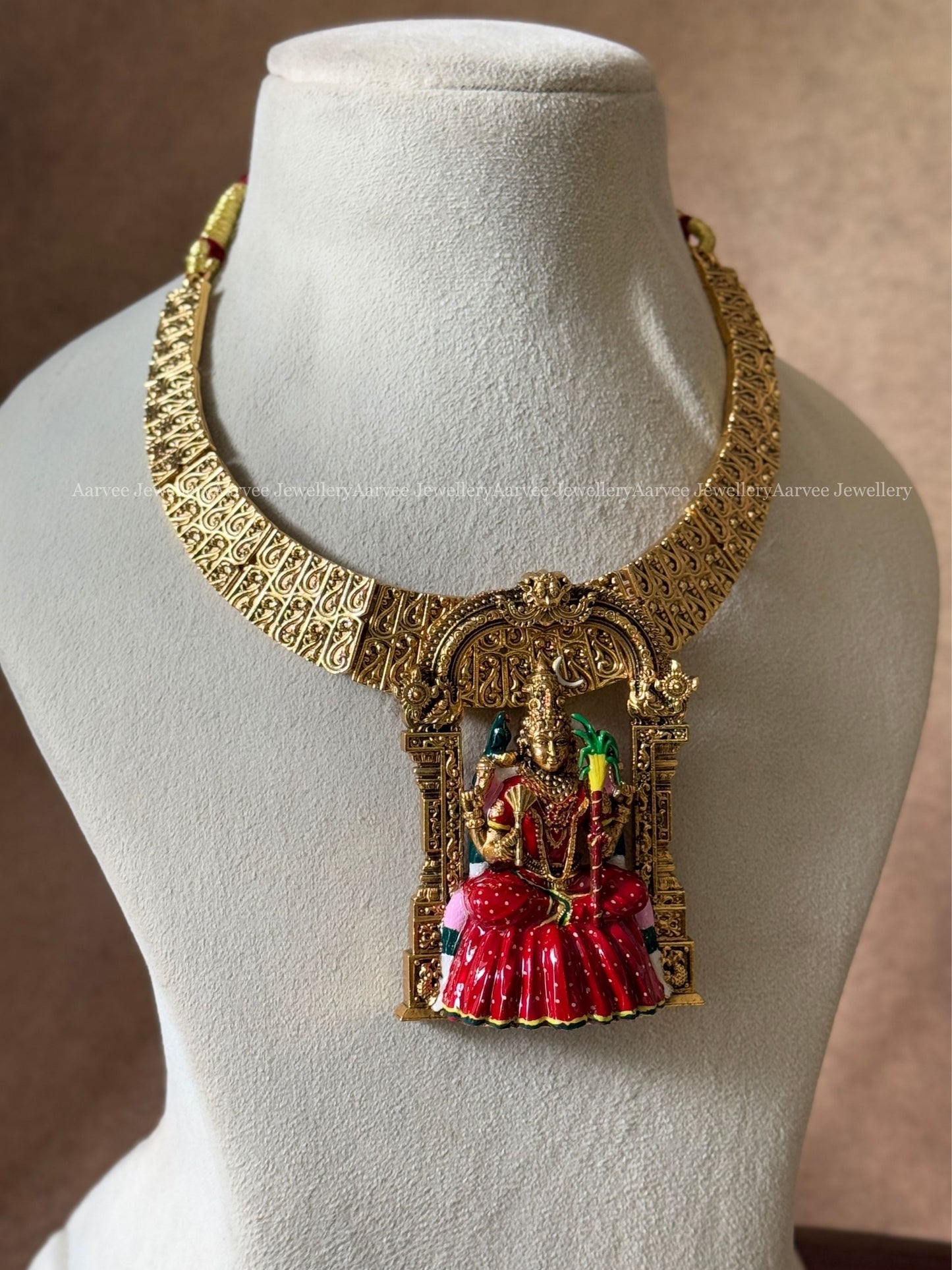 GOLD TONE KANTI NECKLACE WITH DEITY PENDANT