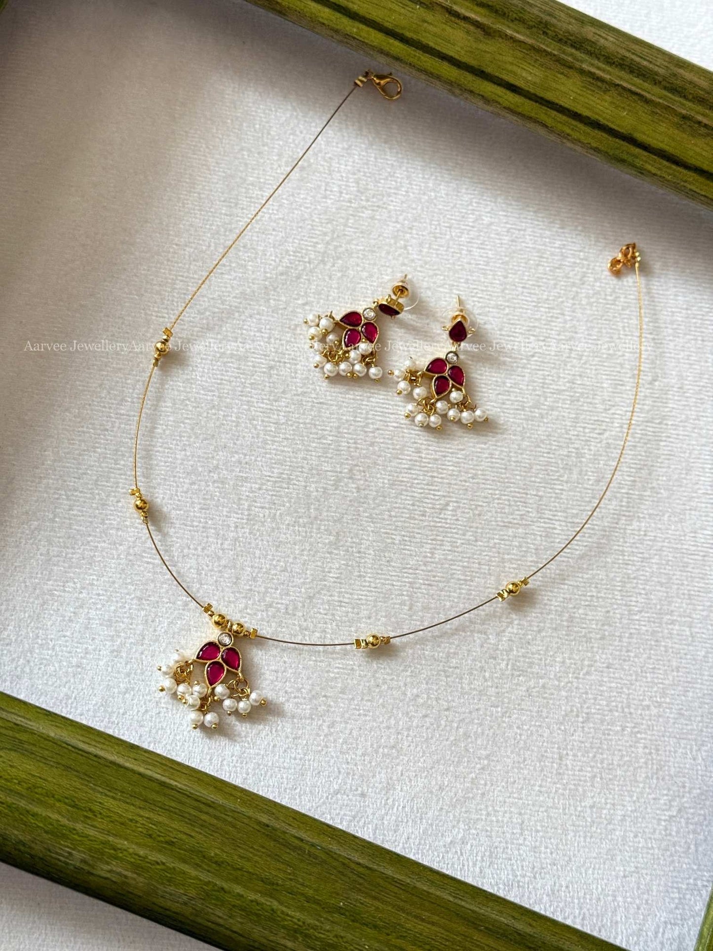 INVISIBLE JADAU PINK STONE FLORAL PENDANT NECKLACE SET