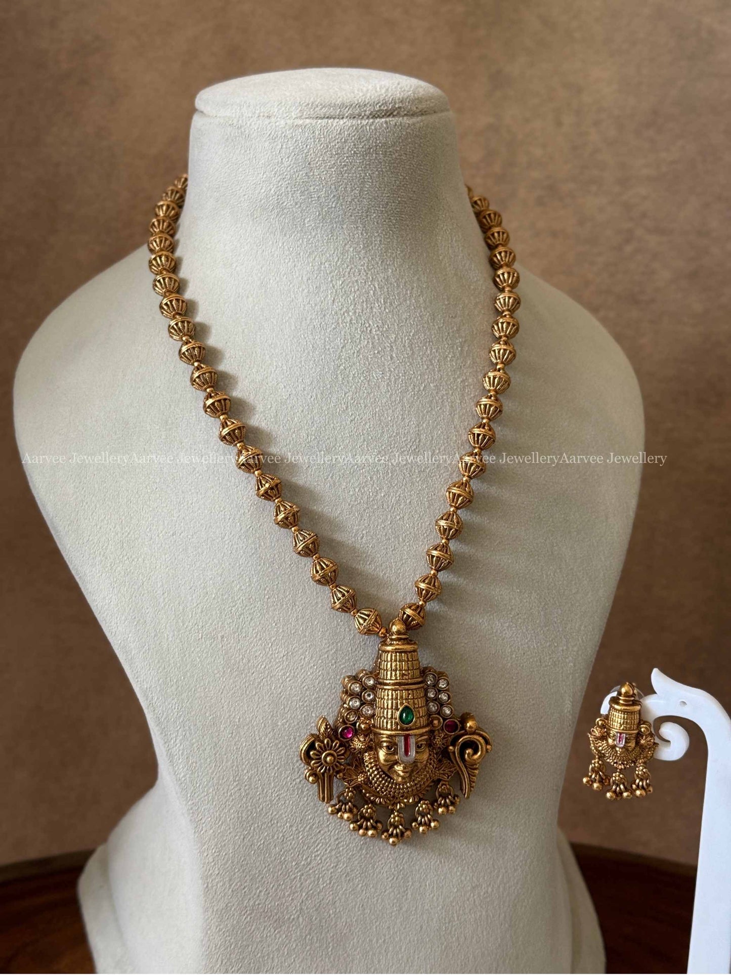 GOLD BALL BEADED MID LENGTH CHAIN SET WITH PERUMAL PENDANT IN GOLD BEADS