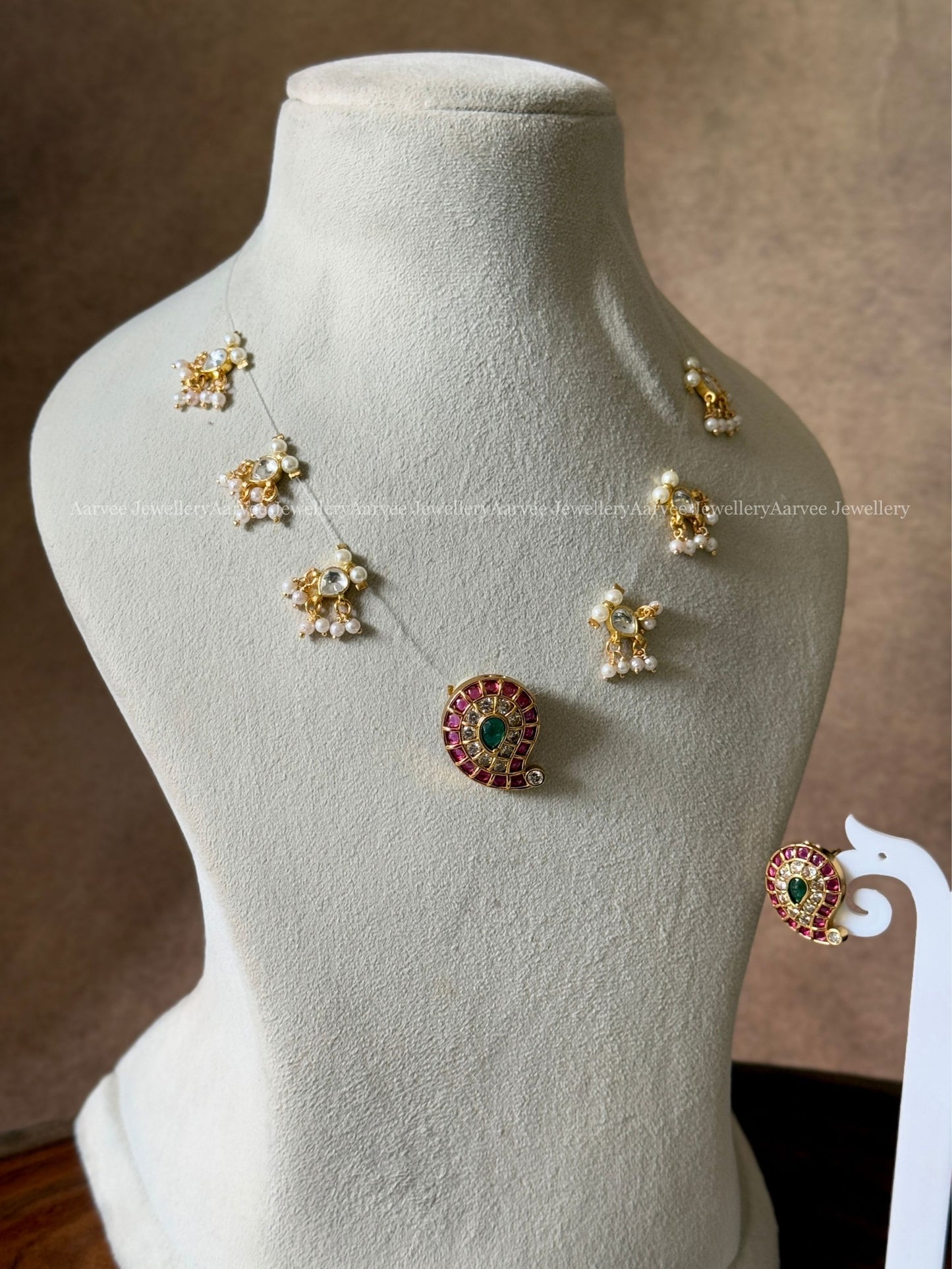 INVISIBLE CHAIN SET WITH RUBY / WHITE KEMP STONE MANGO PENDANT