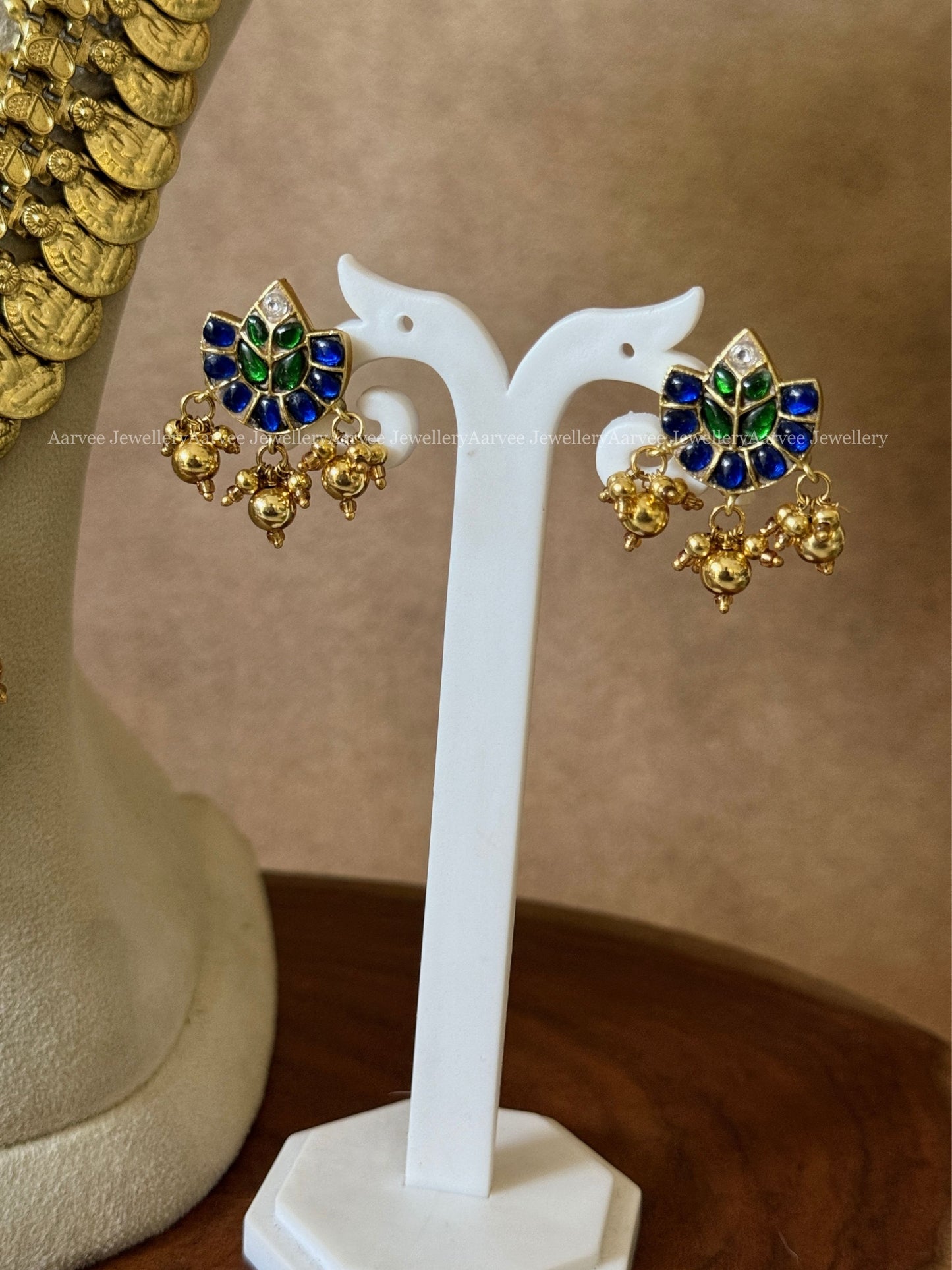 JADAU KUNDAN COIN MID LENGTH HARAM WITH BLUE / GREEN STONE PEACOCK PENDANT SET PAIRED WITH CHOKER