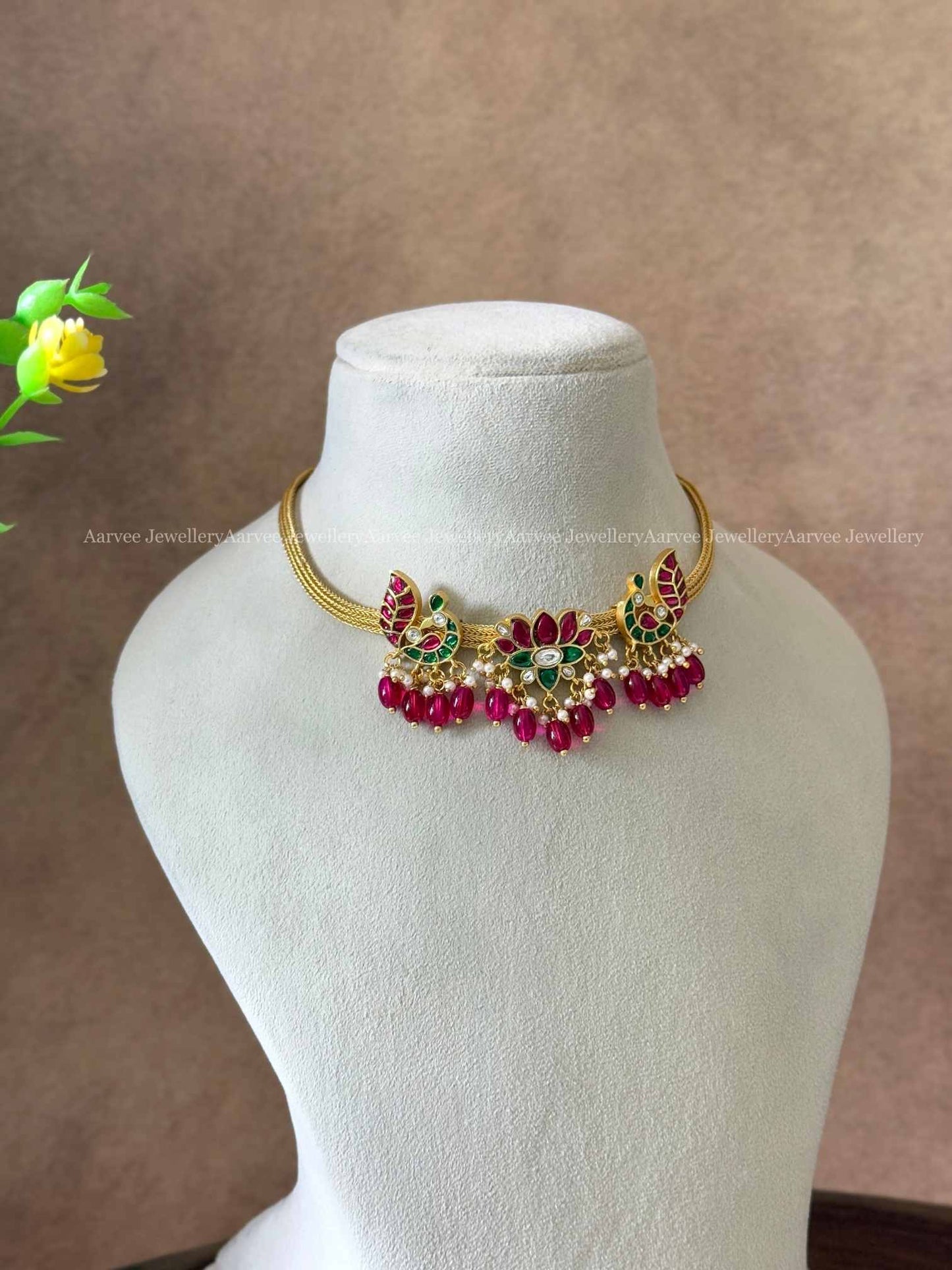 JADAU KUNDAN ANNAM AND LOTUS MOTIF NECKLACE WITH RUBY BEADS