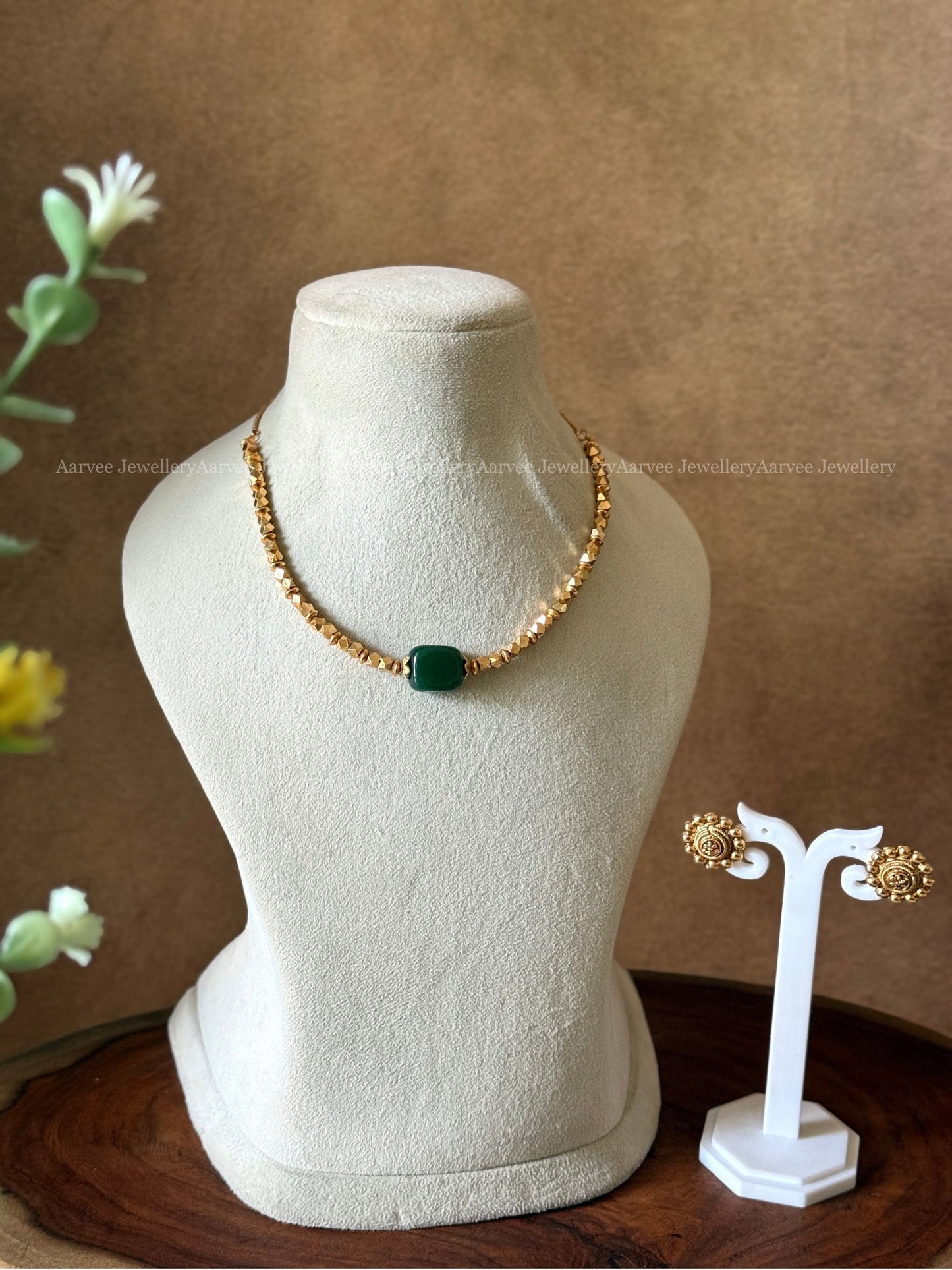 MINIMAL GOLD BEAD NECKLACE SET WITH GREEN STONE PENDANT