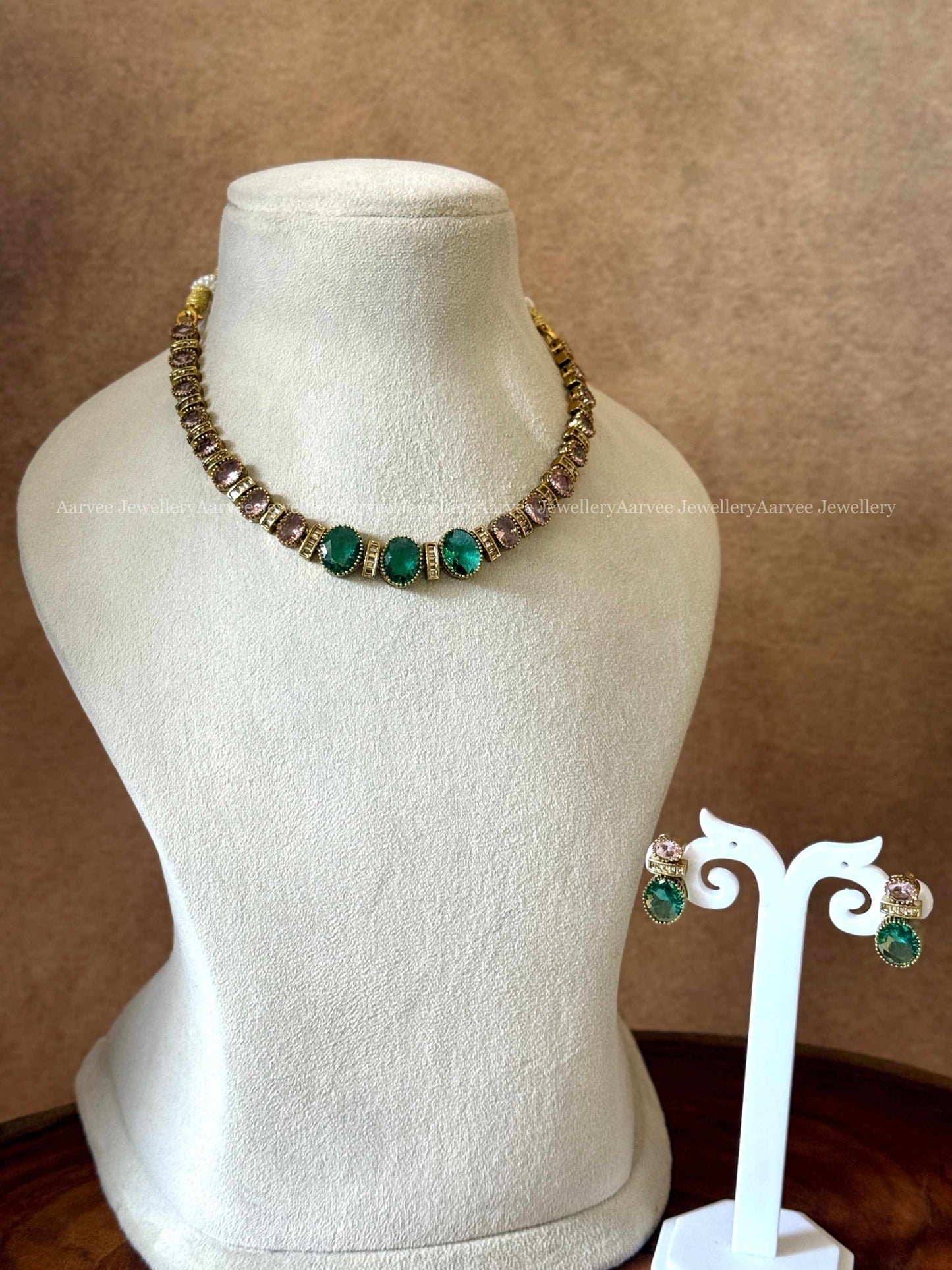 VICTORIAN PASTEL PINK / GREEN STONES NECKLACE SET