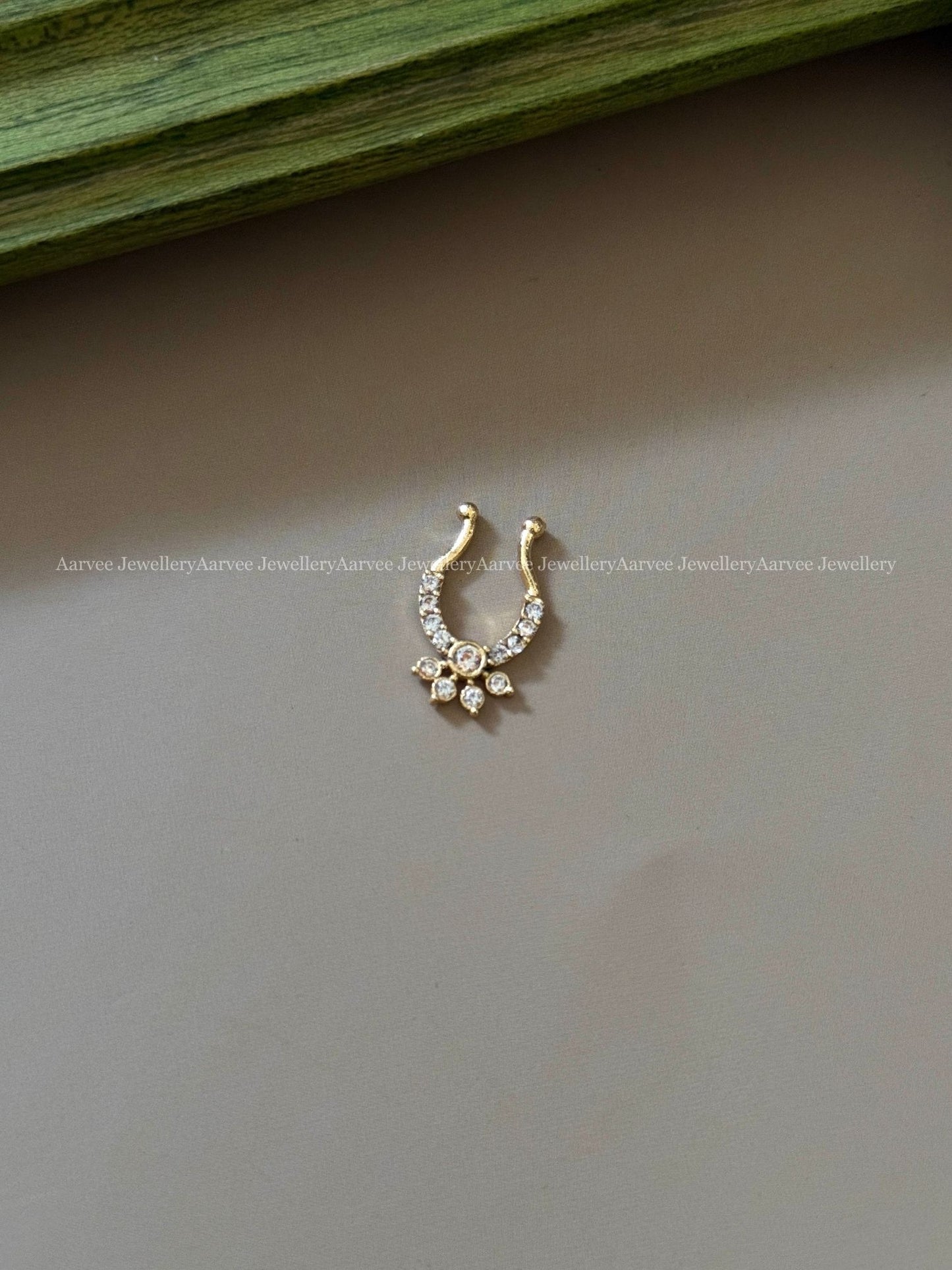 WHITE STONE FLORAL SEPTUM RING 1 PIECE