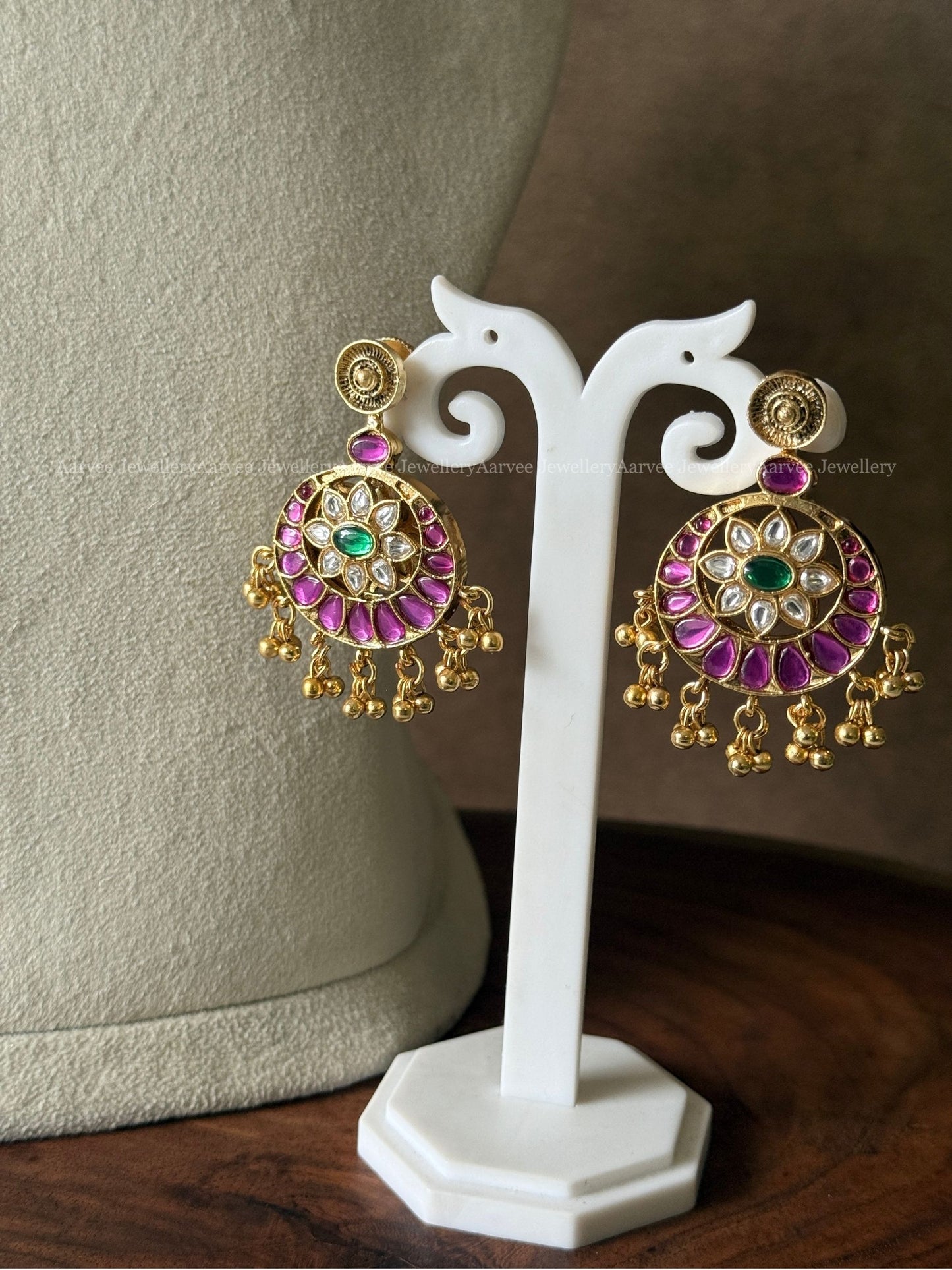 REVERSIBLE 2 IN 1 KUNDAN PINK / WHITE STONES CHOKER SET WITH GOLD BEADS