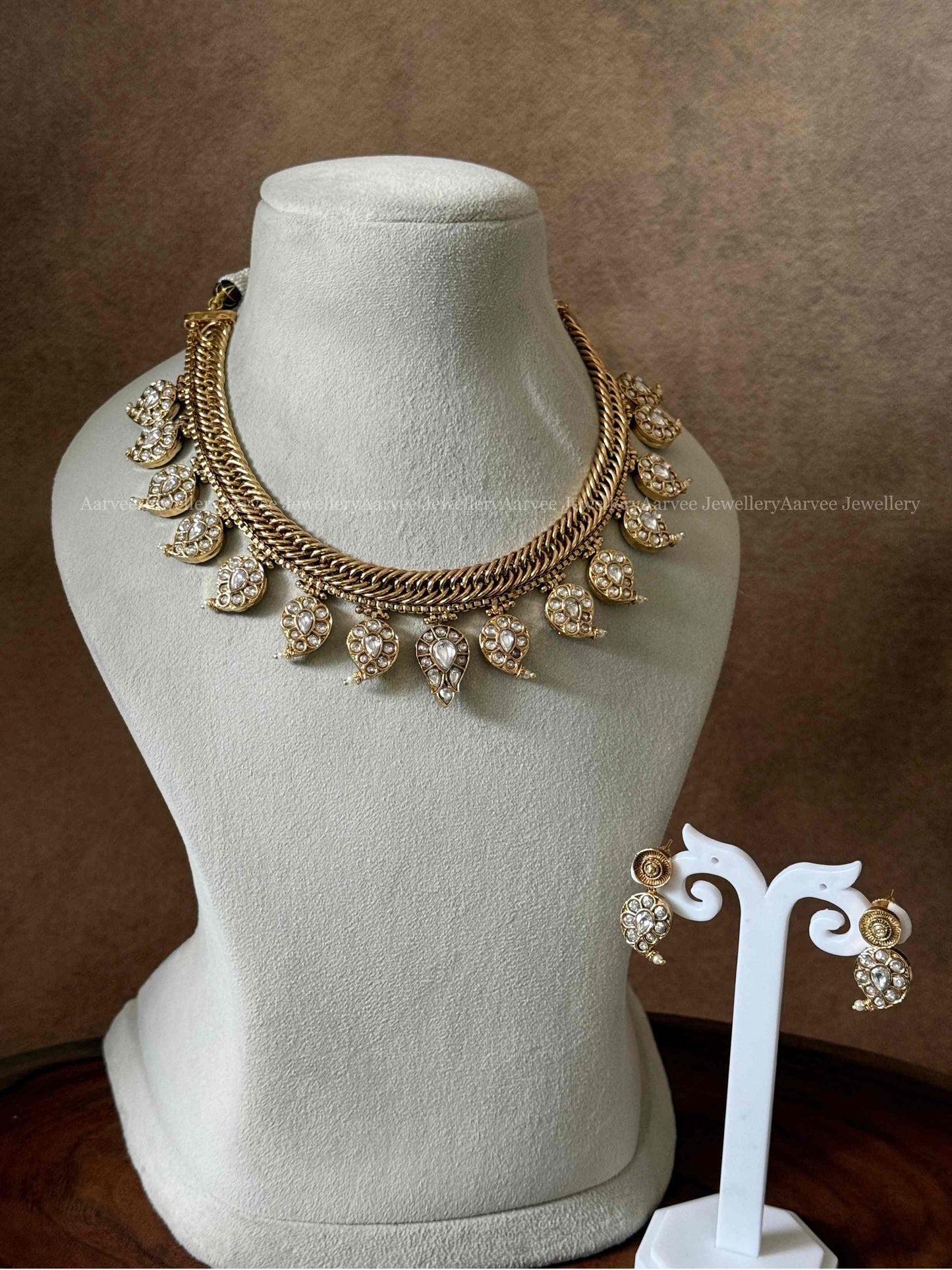 PREMIUM REVERSIBLE 2 IN 1 MANGO MOTIF JALEBI NECKLACE SET WITH WHITE / GREEN STONES