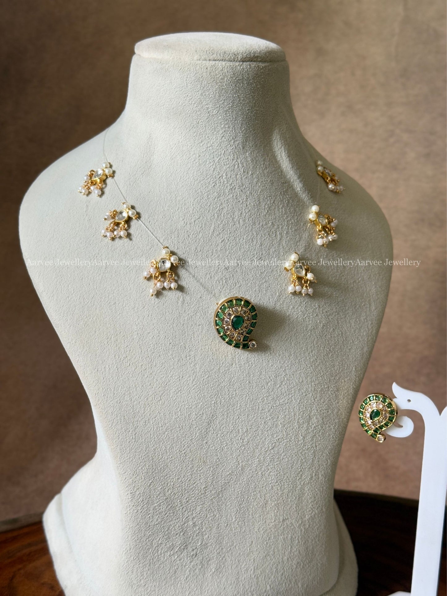 INVISIBLE CHAIN SET WITH GREEN KEMP STONE MANGO PENDANT