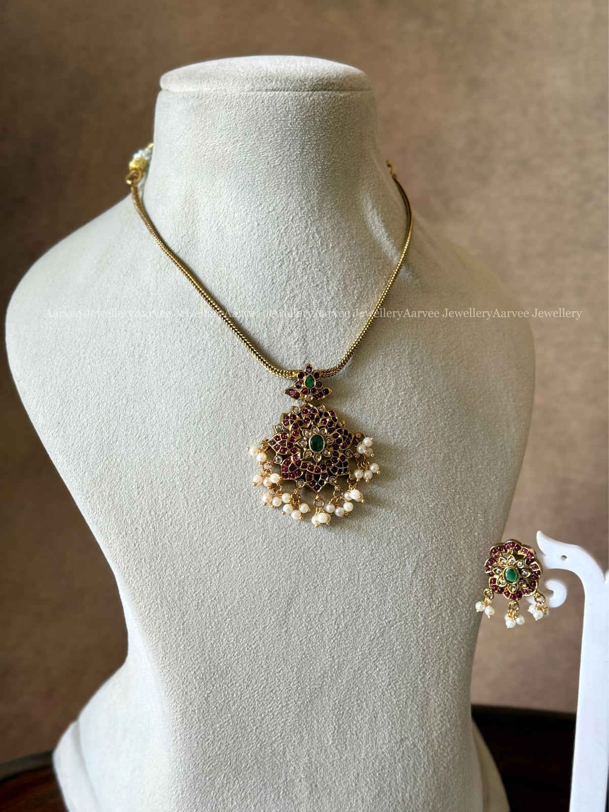 GOLD PLATED ATTIGAI NECKLACE SET WITH STAR FLORAL PENDANT